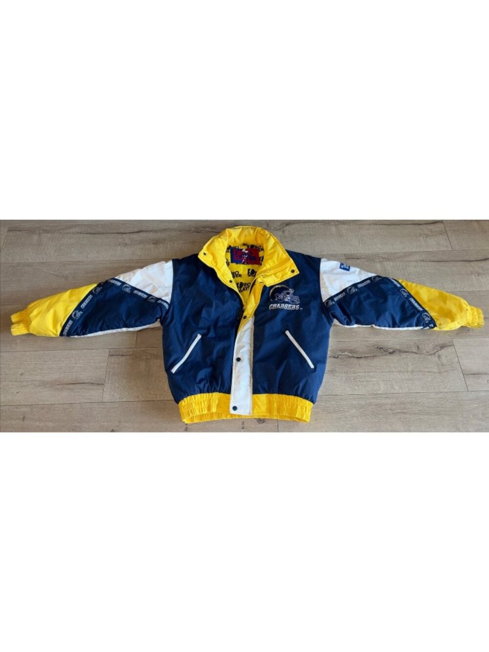 VTG 90s Pro Player San Diego LA Chargers NFL Puffer Jacket By Daniel Young Med